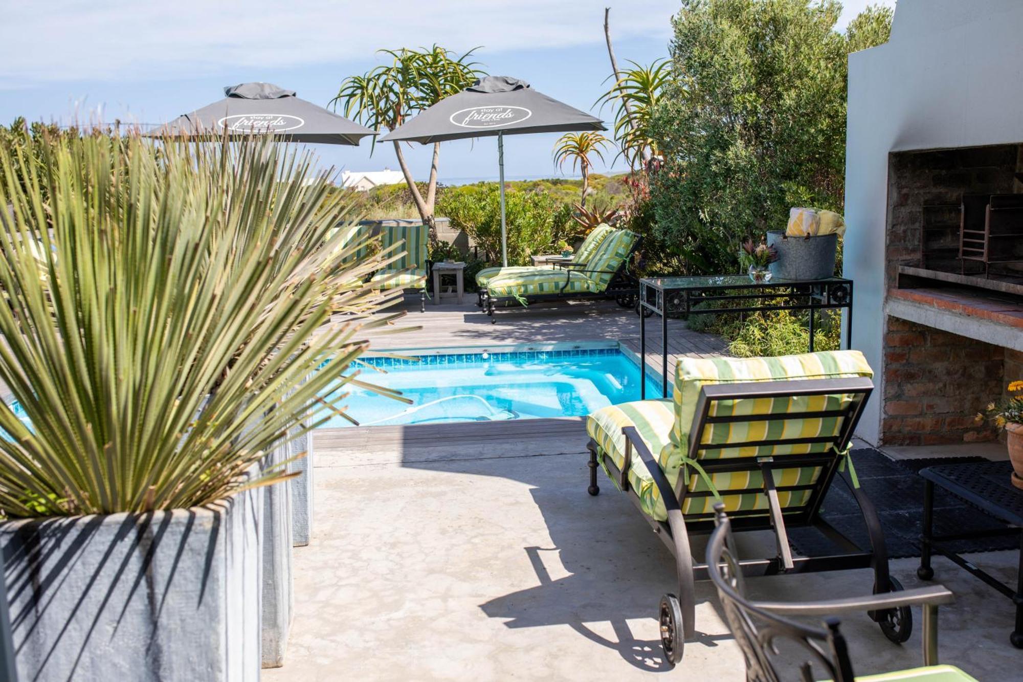 Stay At Friends Bettyʼs Bay Rum bild