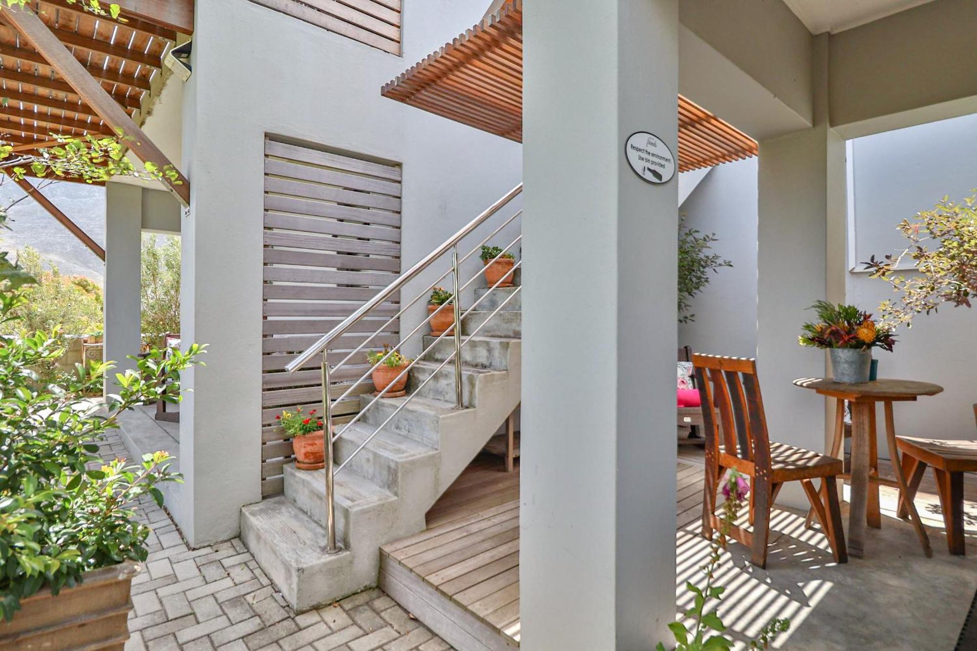 Stay At Friends Bettyʼs Bay Rum bild